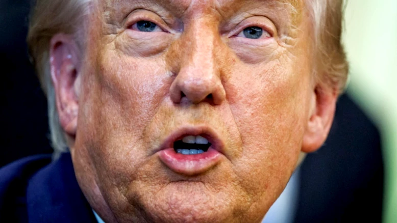 Un juge annule les restrictions de Trump sur l'immigration légale