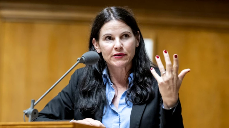 Nina Fehr Düsel (UDC/ZH) garde son titre de docteur malgré plagiat