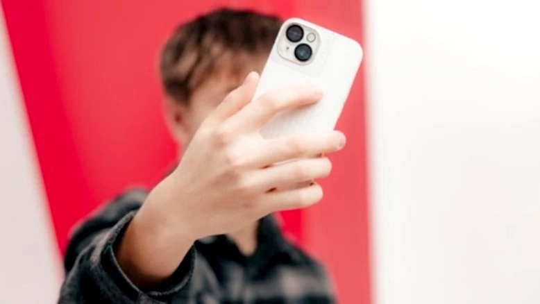 Hausse des deepfakes et sextorsion chez les jeunes en Suisse