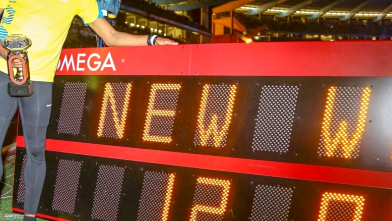 Ja'Kobe Tharp bat le record du monde du 110 m haies en 12,75 s