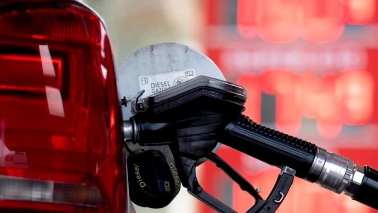 Prix du pétrole en forte baisse après espoirs de paix au Moyen-Orient