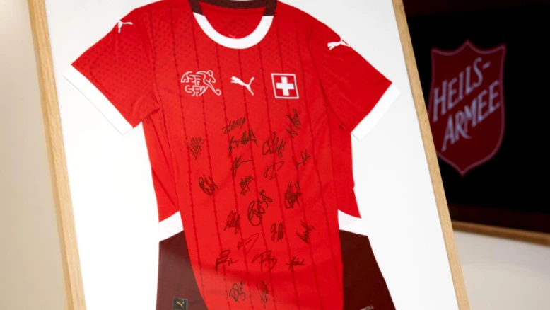 Maillot de l'équipe suisse féminine aux enchères pour 3921 CHF