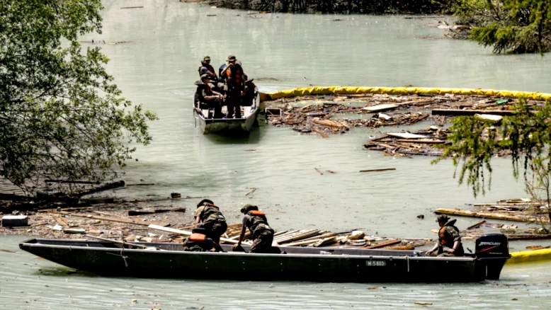 Brûlage de Bois Flottant à Blatten pour Sécurité Après Éboulement