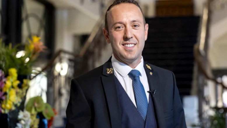 Le rôle captivant d'un concierge au Montreux Palace pendant le festival