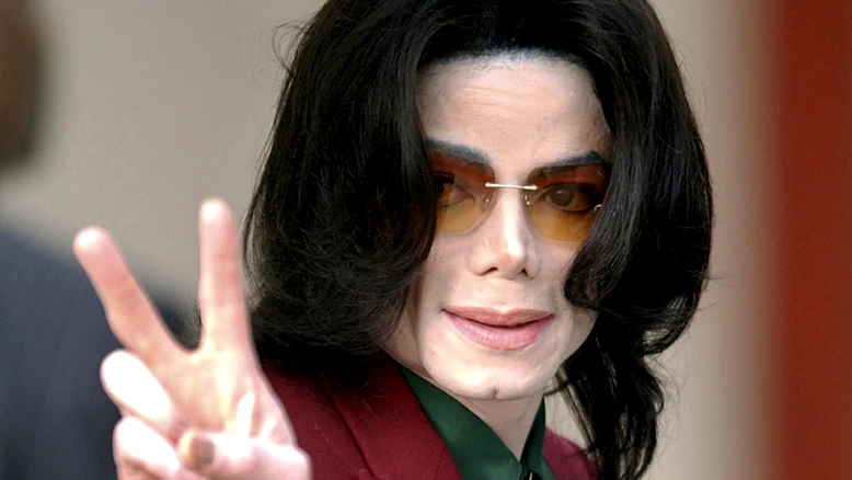 Chaussette emblématique de Michael Jackson vendue aux enchères pour 6200€