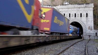 Craintes d'un report de camions sur les routes à travers les Alpes