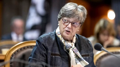 Le Parlement suisse approuve le retour du double nom de famille