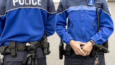 cinq faux policiers arrêtés à Fribourg après tentatives d'escroquerie