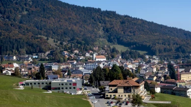 Sainte-Croix: première pierre du parc Alti'Loisirs quatre saisons