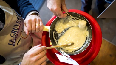 Mondial de la fondue à Tartegnin: champions professionnels et amateurs