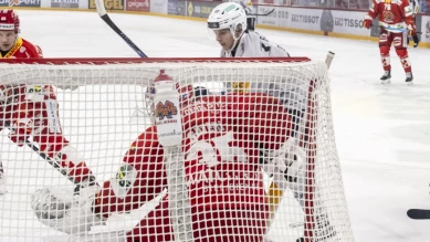 Fribourg s'impose 3-2 à Bienne, Ajoie gagne 3-2 à Kloten