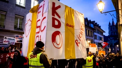 Près de 1 000 manifestants à nouveau devant le Grand Conseil à Lausanne