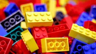 Tentative de record du monde à Yverdon: fresque Lego 300'000 briques