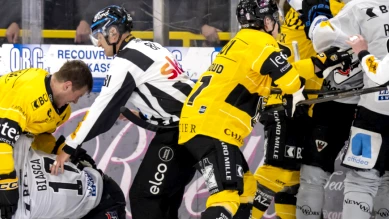 Fribourg domine Ajoie 5-1, Bienne l'emporte aux tirs au but