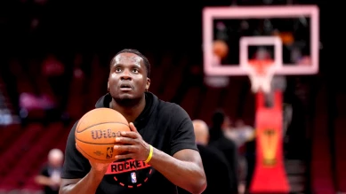 Clint Capela titularisé: les Rockets battus à Dallas 122-109 en NBA