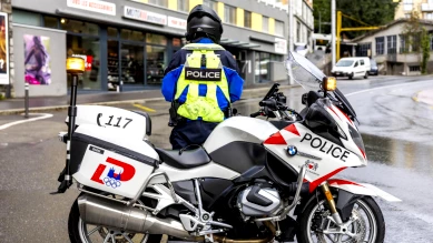 Une voiture percute la vitrine d'un tea-room à Lausanne