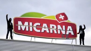 Condamnation à Fribourg de 71 antispécistes après le blocage de Micarna