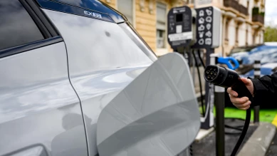 novembre 2025: hybrides rechargeables séduisent les acheteurs suisses