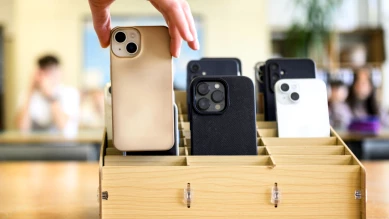 Fribourg: les députés votent l'interdiction des téléphones à l'école