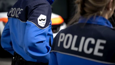 Bulle: une femme menacée au couteau et volée par deux hommes