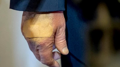 Écchymose à la main de Trump à Davos: la Maison-Blanche parle d'un choc