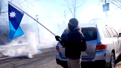 Trump défend les agents après la mort d'un infirmier à Minneapolis