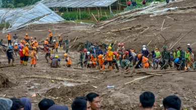 Indonésie: glissement près de Bandung, bilan porté à 17 morts