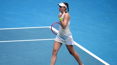 Rybakina bat Swiatek et affrontera Pegula en demi à Melbourne
