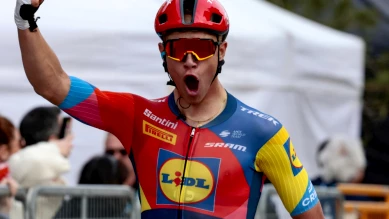 Jonathan Milan remporte l’étape 2 du Critérium du Dauphiné et prend le maillot jaune