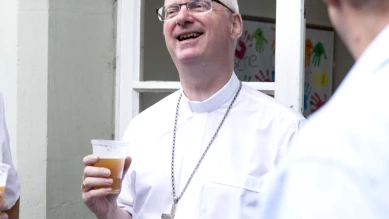 Nouveauté de l'Évêché à Fribourg : Inauguration de la Bière "Or et Mousse"