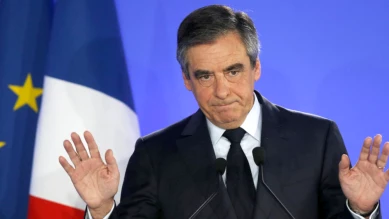 Emplois fictifs: François Fillon, 4 ans de prison avec sursis
