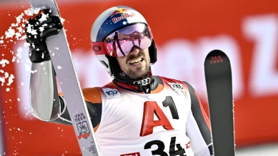 Marcel Hirscher poursuit sa carrière de ski à 36 ans après une rééducation réussie