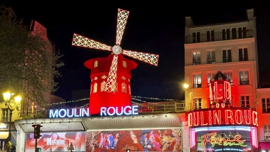 Les Ailes du Moulin Rouge Reprennent Leur Vol à Paris