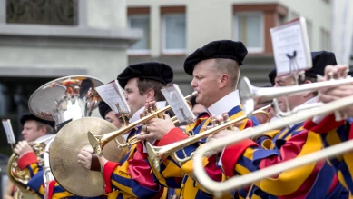 La Garde Suisse du Vatican au Défilé Basel Tattoo de Bâle