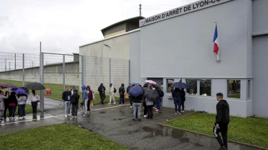 Évasion spectaculaire : détenu caché dans un sac près de Lyon
