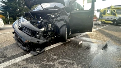 Collison à Würenlos : 11 blessés, inc. 4 enfants, feu rouge ignoré