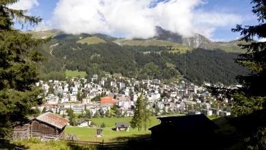 Agression antisémite à Davos : un homme accusé de cracher et menacer