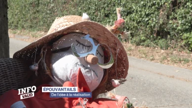 Denens envahi d'épouvantails