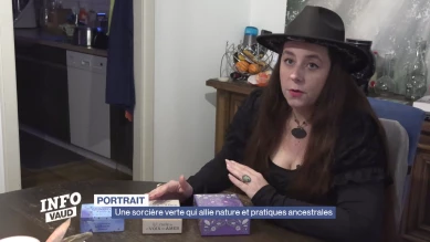 Une sorcière verte qui allie nature et pratiques ancestrales
