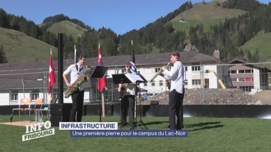 Une première pierre pour le campus du Lac-Noir