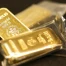 L’or porté par la demande, un dollar faible et la Fed