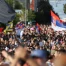 Plus de 100'000 manifestants en Serbie pour réclamer des élections
