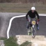Roland teste la piste de Pump Track de Châtel-St-Denis