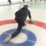 Roland Guex teste le curling