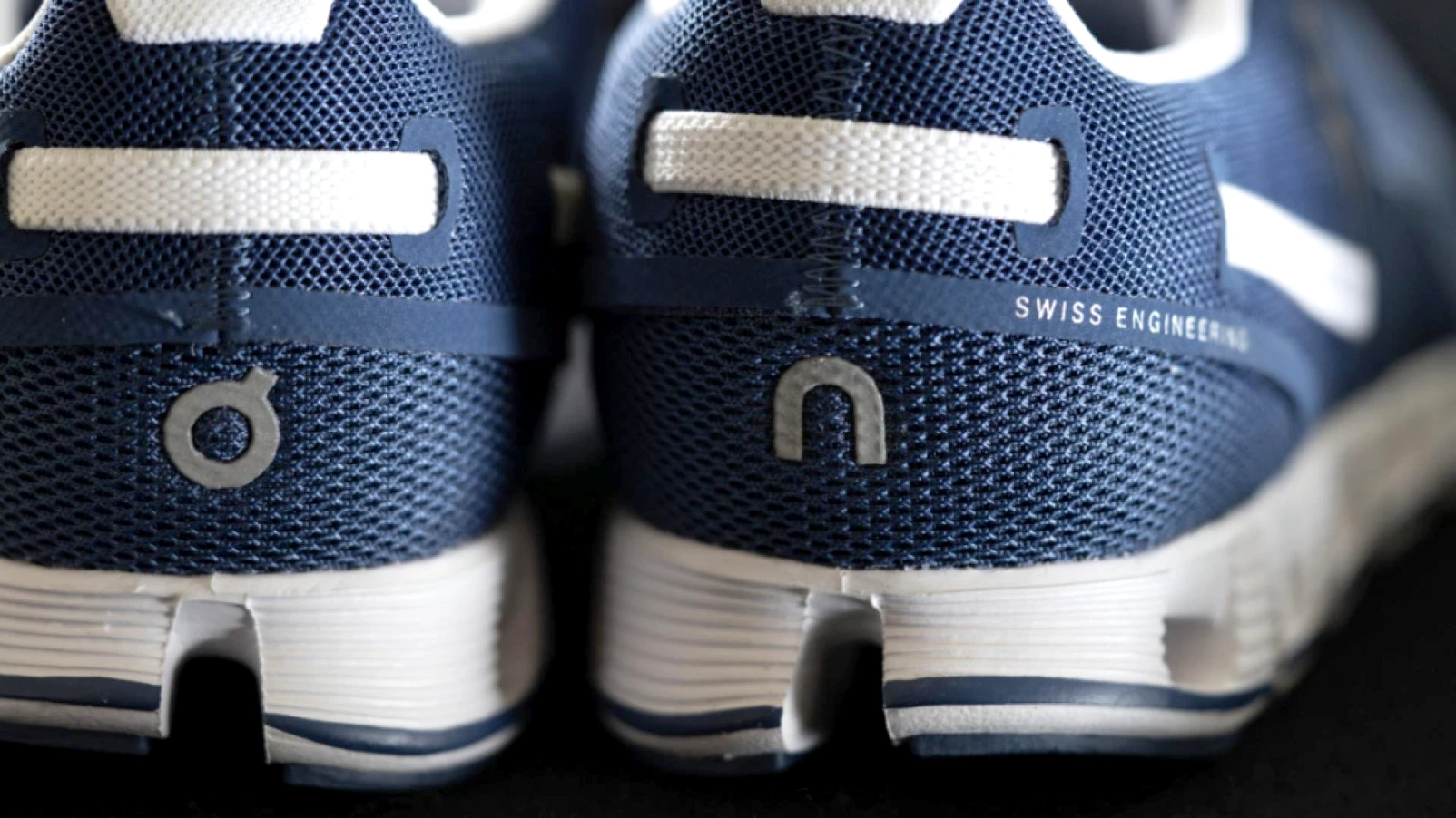 Le Tribunal fédéral tranchera l'usage de la croix suisse par On