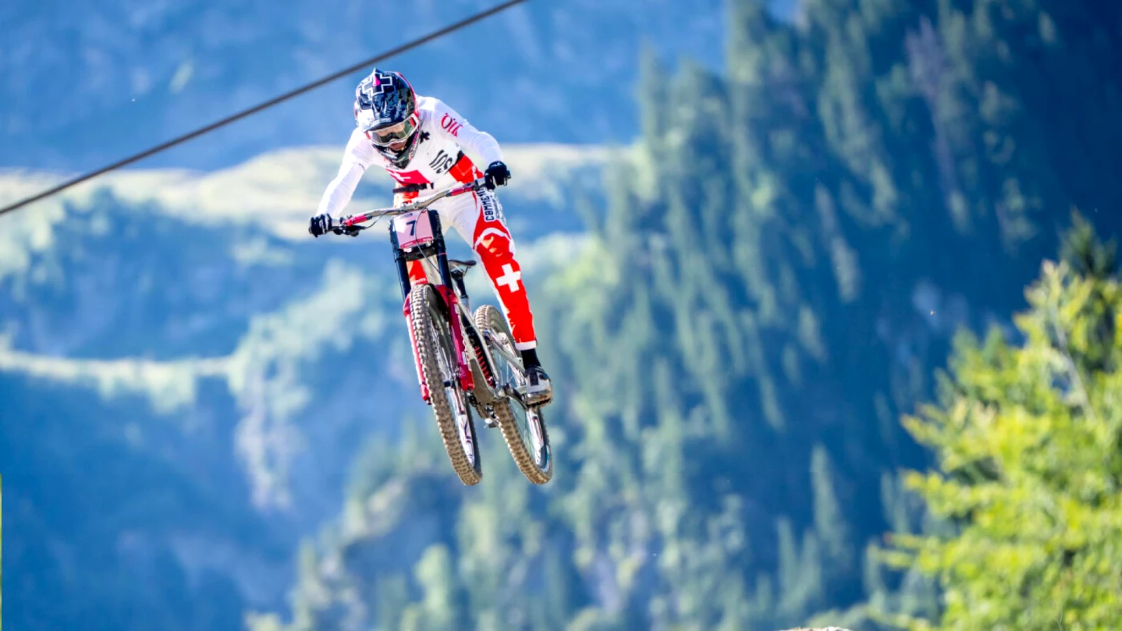 Champéry 2025 descente: Baumann 5e, Balanche 6e, sans médaille suisse