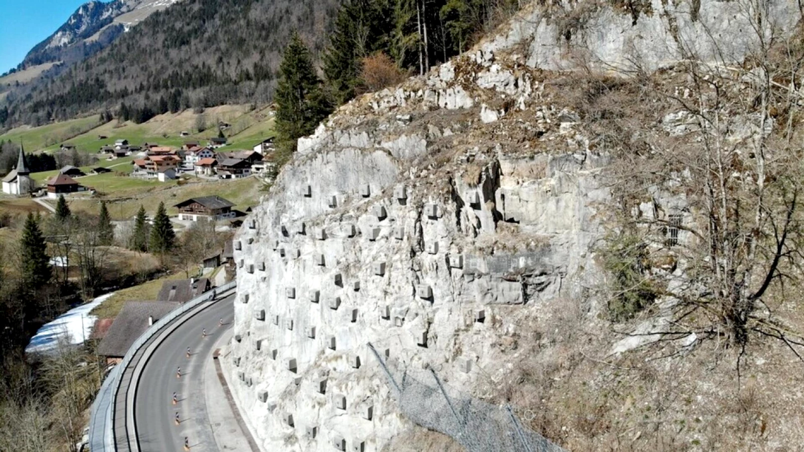 Micro-minages au sommet de la falaise Unter der Burg à Bellegarde (FR)