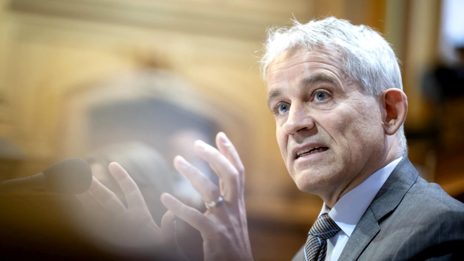 Le National veut durcir l'asile : motions UDC et PLR adoptées