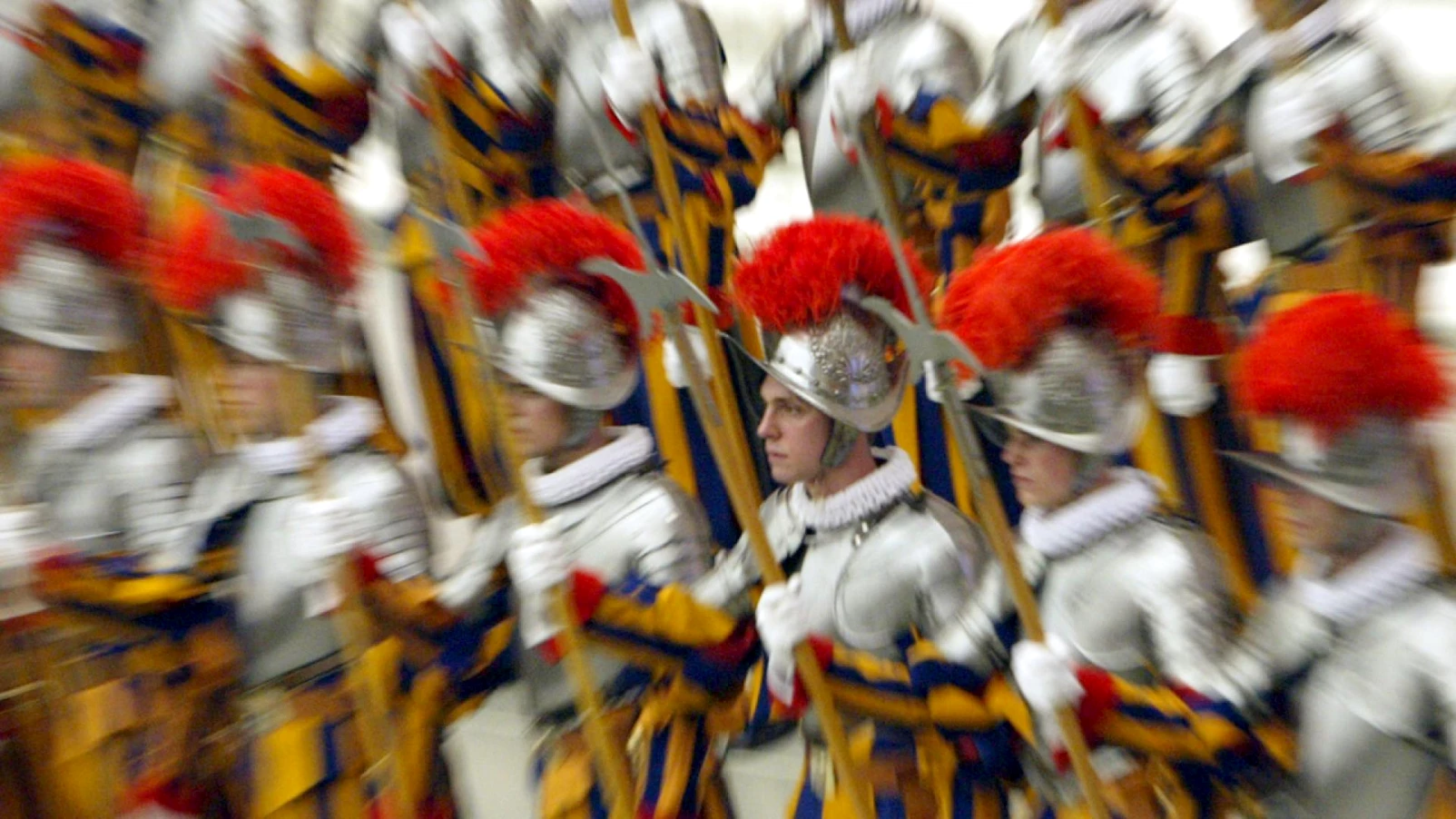 Enquête pour antisémitisme visant un garde suisse au Vatican