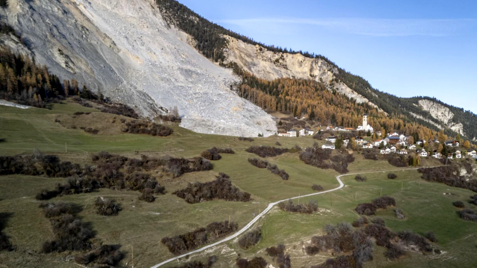 Risque d'effondrement levé à Brienz — éboulement massif exclu